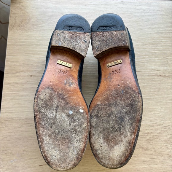 Gucci Men's Black Loafers with Gold Detailing - Picture 7 of 13